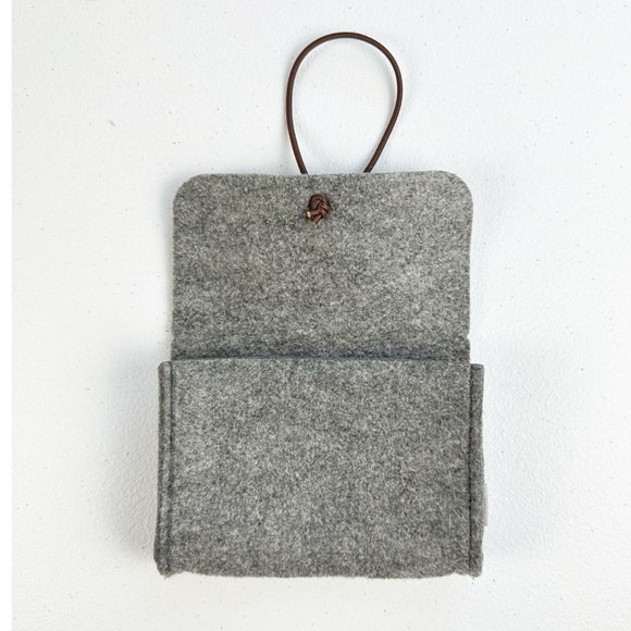 Inateck Gray Felt Electronic Accessory Carry Case - Picture 6 of 6